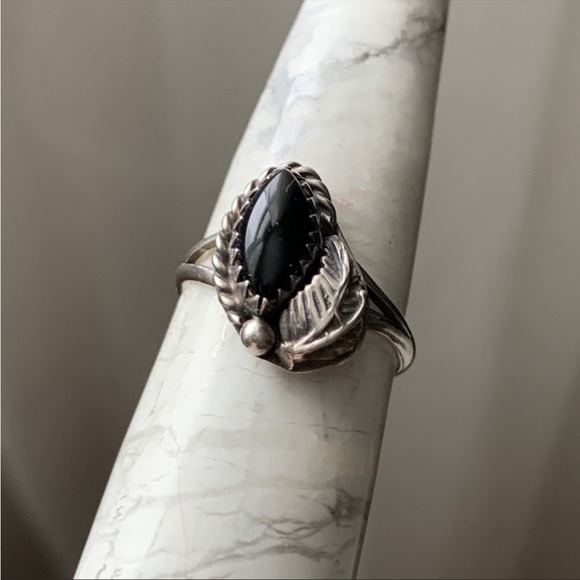 VINTAGE Ring - Picture 3 of 4